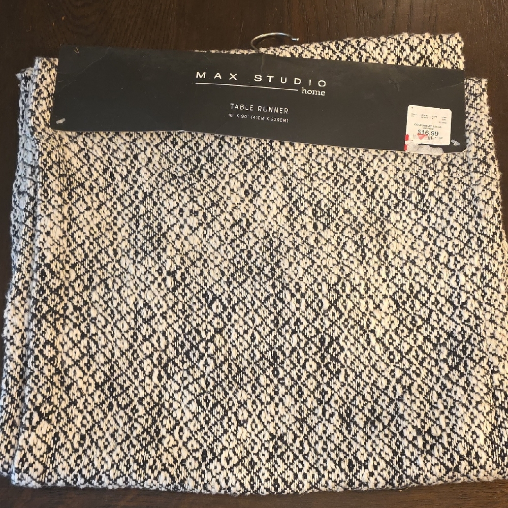 Max Studio Black and White Textured Table Runner